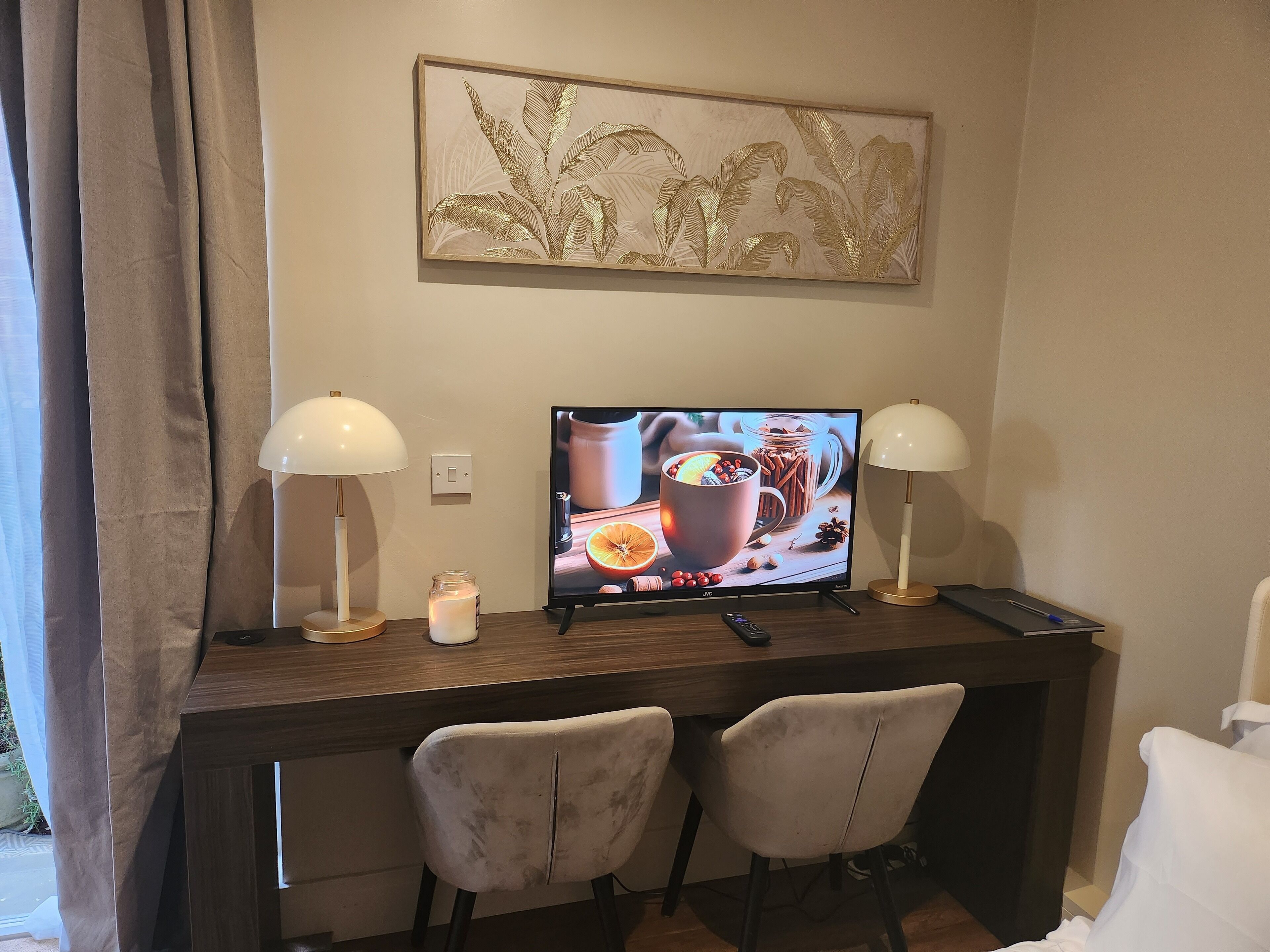 Iron/ironing board, free WiFi, bed sheets