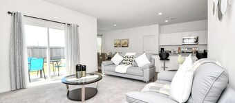 Exquisite 4-Bedroom Home in Katy with pool access