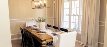 Master King Suite, Game Room, Private Backyard on Golf Course