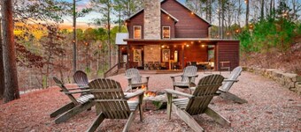 Luxurious & Cozy~ Hot Tub~ Sauna~ Firepit~ Pets!