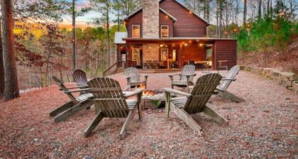Luxurious & Cozy~ Hot Tub~ Sauna~ Firepit~ Pets!