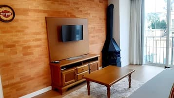 Apartemen | Area keluarga | TV