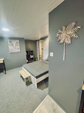 1 soverom, skrivebord, strykejern/-brett og wi-fi (inkludert)