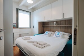 2 habitaciones, cuna de viaje, wifi gratis y ropa de cama 