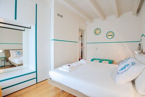 2 bedrooms, travel cot, free WiFi, bed sheets