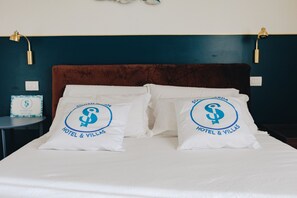 Zimmersafe, kostenloses WLAN, Bettwäsche