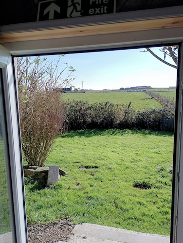 Comfortable three bedroom bungalow located in Orkney Islands complete with emus.