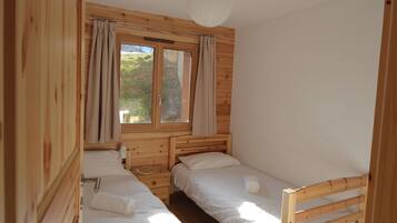 2 bedrooms, WiFi, bed sheets