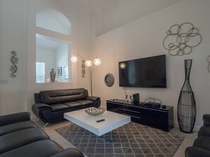 TV, fireplace, video games - Absolutely stunning, luxury and ultra modern 4 bed (Davenport)