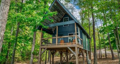 The Blue Treehouse at Little River Treehouses