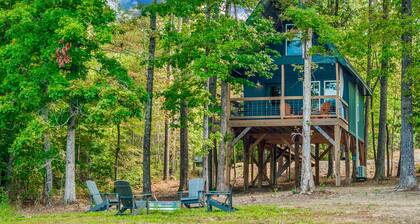 The Blue Treehouse at Little River Treehouses