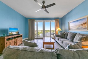 Smart TV - ☀️Lake Views with Fab Amenities-Walk to Beach-Laketown Wharf 731☀️ (Panama City Beach)