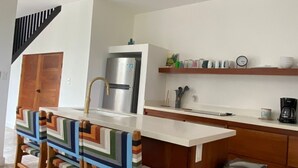 Micro-ondes, four, plaque de cuisson