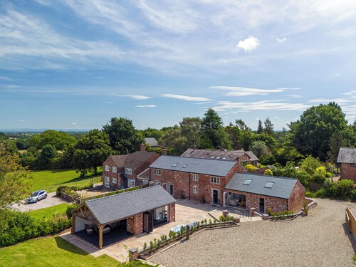 Superking beds, hot tub, entertainment suite, off road location, stunning views