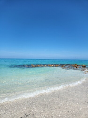 SPRING BREAK New 3-Bedroom Villa, Pet Friendly, Laundry AC Lanai Grill, 3 Pools!