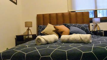 5 habitaciones, tabla de planchar con plancha, wifi y ropa de cama