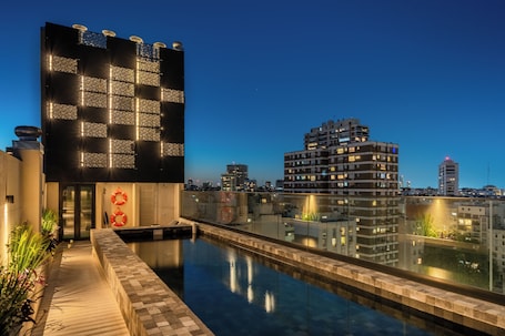 Seasonal outdoor pool. Vilon Recoleta Hotel