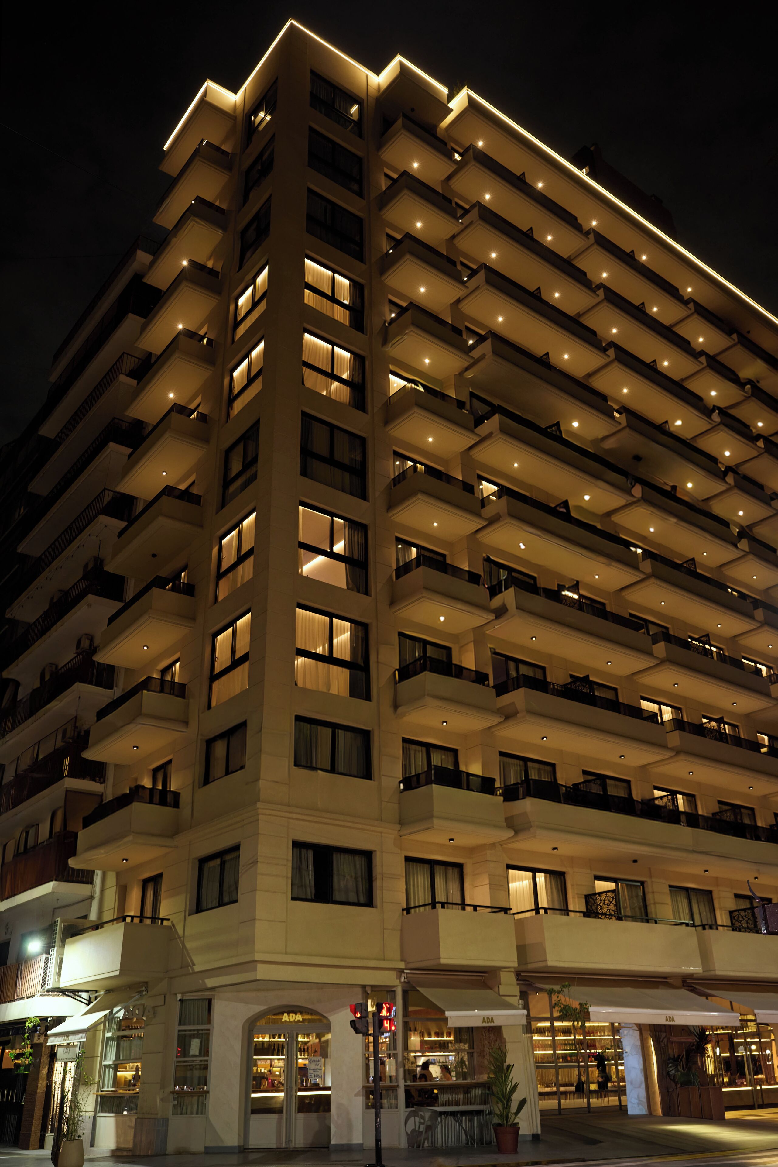 Fachada de la propiedad por la tarde o noche