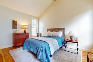 2 bedrooms, iron/ironing board, Internet, bed sheets