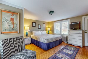 3 bedrooms, internet, bed sheets - Cozy dog-friendly home, fenced yard, gas fireplace, BBQ, wifi, partial a/c, w/d (Dorset)