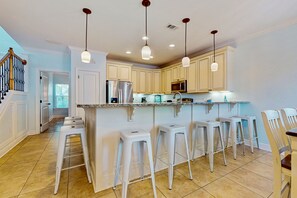 Fridge, microwave, oven, stovetop - Gorgeous coastal home with shared pool and easy beach access (Destin)