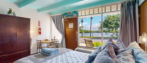 Fer et planche à repasser, accès Internet, draps fournis