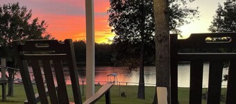 Lakeside Runway Retreat, waterfront kayaks, luxury in the country