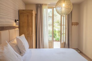 Deluxe Apartment, Park View | 2 bedrooms, blackout curtains, free WiFi - Chateau du Parc Pezenas  (Pezenas)