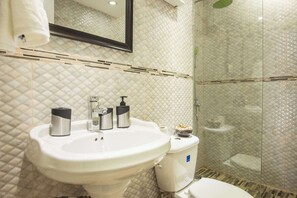 Towels, soap, toilet paper - One-Bedroom Suite at Turtle Towers (Ocho Rios)