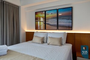 1 bedroom, iron/ironing board, internet, bed sheets - Apartment on the building with a rooftop pool (Salvador)