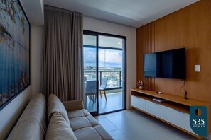 TV - Apartment on the building with a rooftop pool (Salvador)