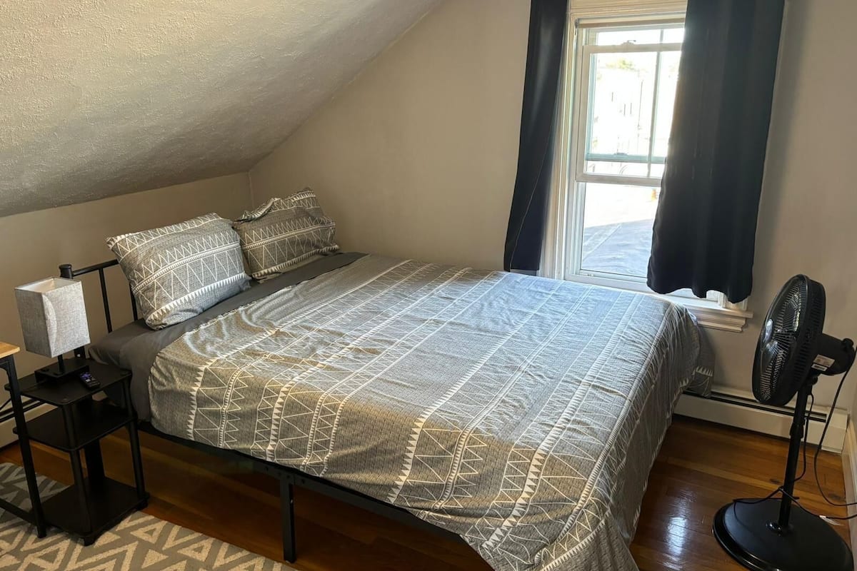 H3_Cozy Double Room | Desk, laptop workspace, WiFi (free)