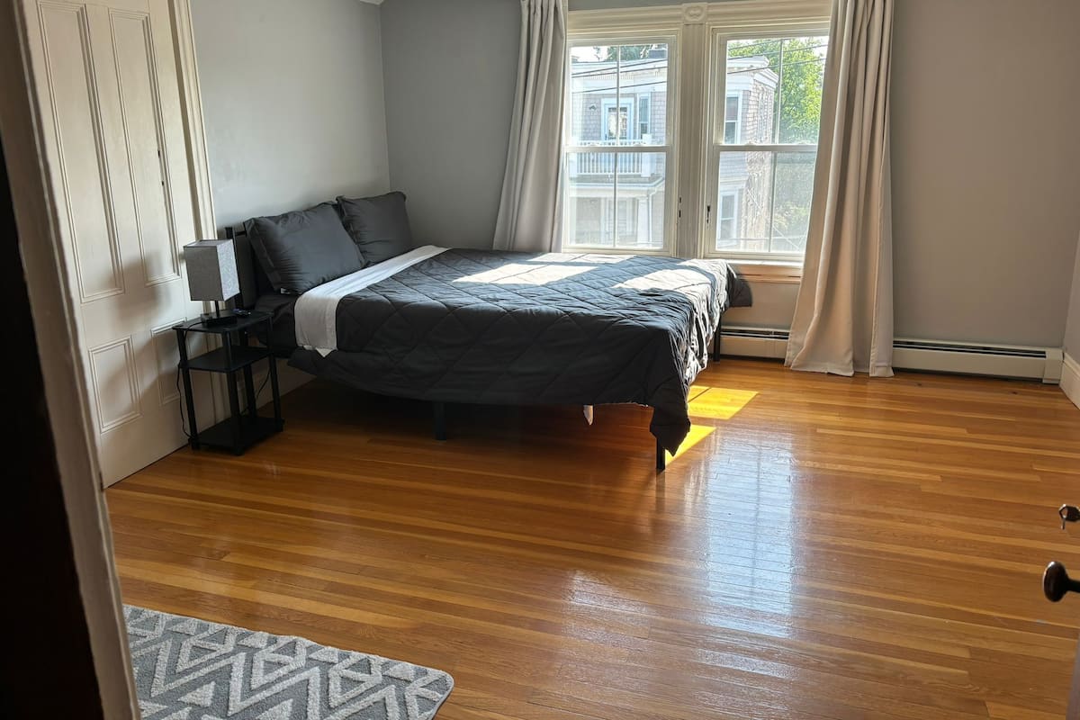 H4_Nice Triple Room | Desk, laptop workspace, WiFi (free)