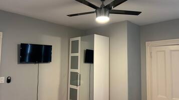 H2_Huge Triple Room | Bathroom | Hair dryer, towels