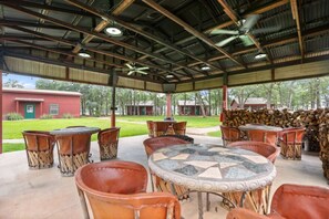 تناول الطعام بالخارج