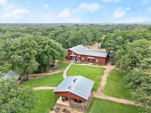 المنشأة من الخارج