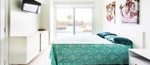 4 habitaciones, tabla de planchar con plancha, wifi y ropa de cama 