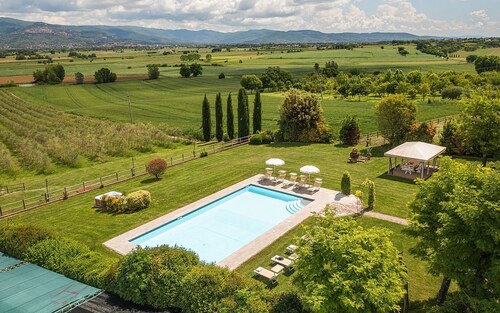 Romantic Villa for group & wedding in exclusively -Cortona Tuscany(16+)