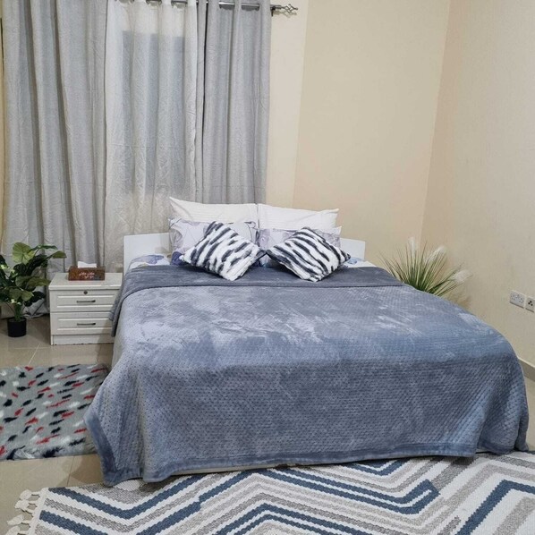 1 habitación, tabla de planchar con plancha, wifi y ropa de cama
