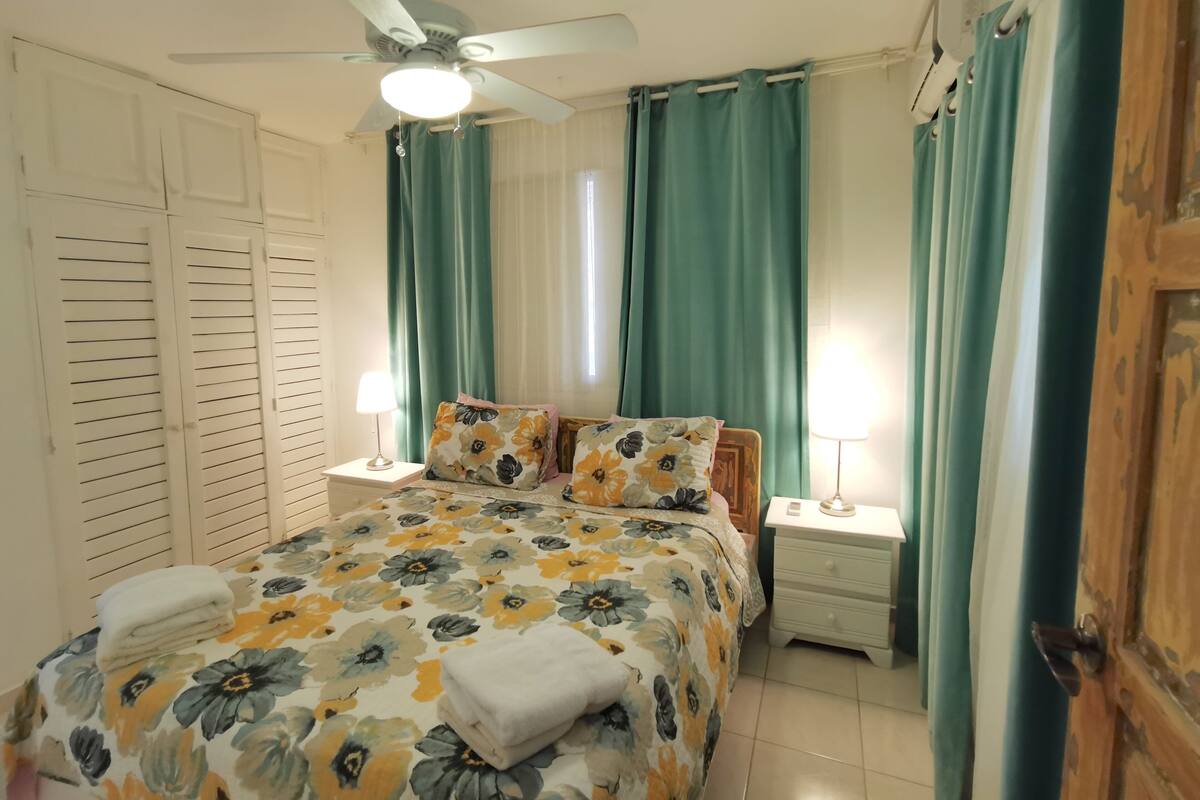 Villa Confort, vista al jardín | 2 habitaciones y caja de seguridad en la habitación
