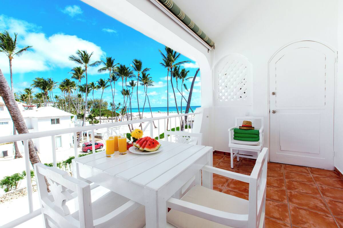 Suite Deluxe, frente al mar | 2 habitaciones y caja de seguridad en la habitación