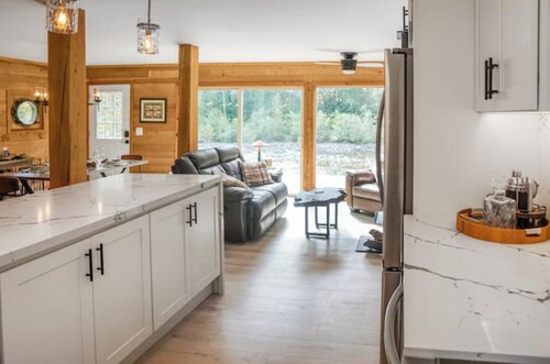 Riverfront A-Frame w/ Hot Tub • Near Stevens Pass • Pet-Friendly Retreat