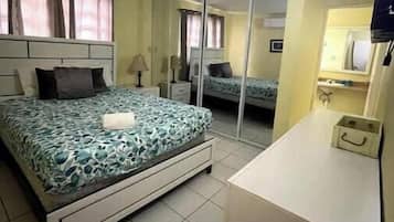 3 bedrooms, desk, iron/ironing board, free WiFi