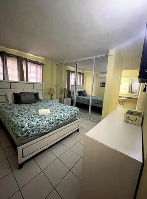 3 habitaciones, escritorio, tabla de planchar con plancha y wifi gratis 