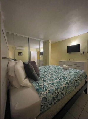 3 bedrooms, desk, iron/ironing board, free WiFi - Villa del Rio in Hacienda Monte Rey
(Luquillo)