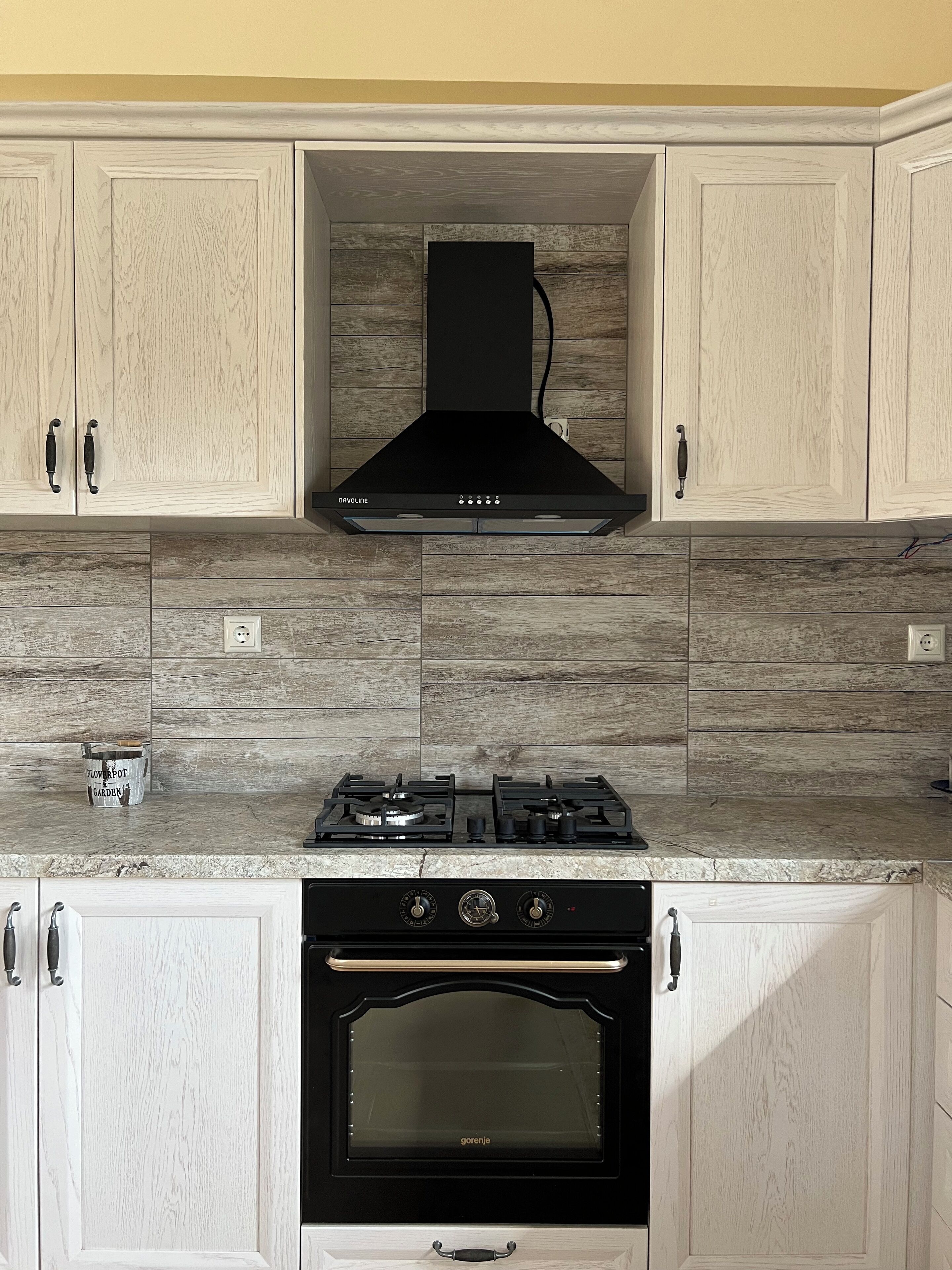 Fridge, oven, coffee/tea maker, toaster