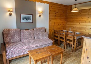 Interior - Resort center, 2nd floor, fitness, swimming pool, sauna, balcony, tv, ski locker, 35m², Les Orres (Les Orres)