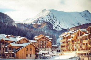 Exterior - Resort center, 2nd floor, view mountain, fitness, swimming pool, sauna, balcony, tv, ski locker (Les Orres)