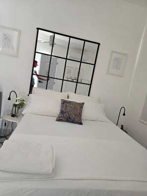 Basic Room, Courtyard View | In-room safe, blackout drapes, free WiFi - Casa Rosada Beach Front (Mano Juan)