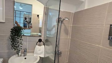Towels, soap, shampoo, toilet paper